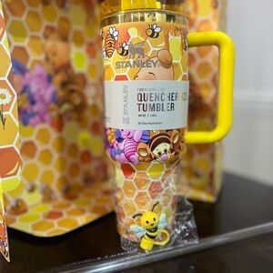 Quencher H2.0 Tumbler Winnie the Pooh Design